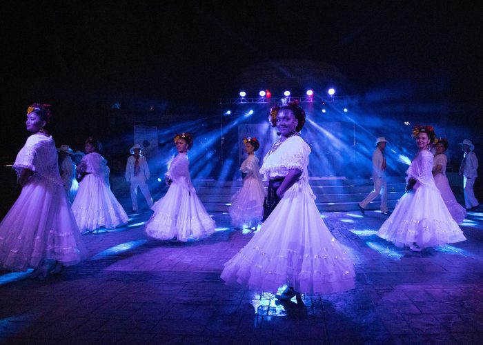 photo_4899921544701127644_w