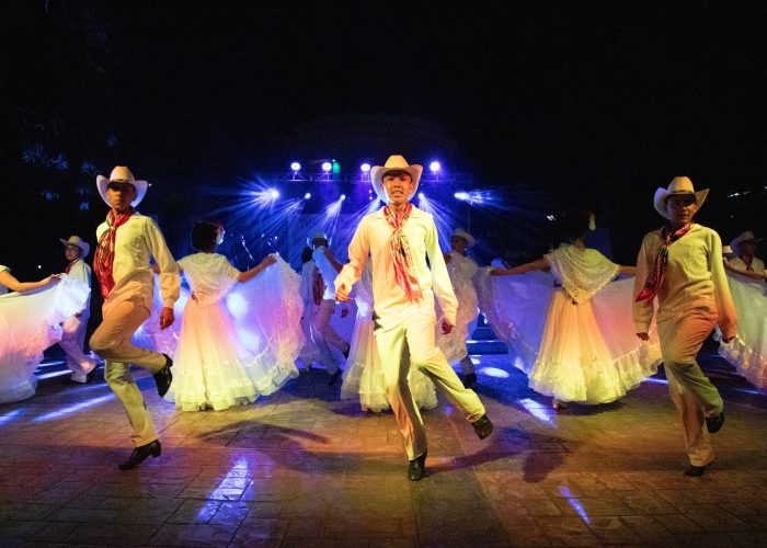 photo_4899921544701127645_w